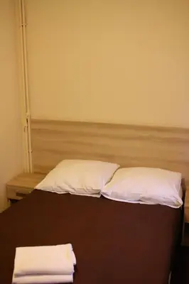 Łóżko lub łóżka w pokoju w obiekcie Amicus Żoliborz