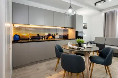 Kuchnia lub aneks kuchenny w obiekcie Kazou Residence Arkadia