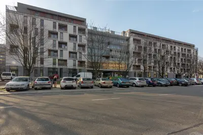 Budynek, w którym mieści się apartament