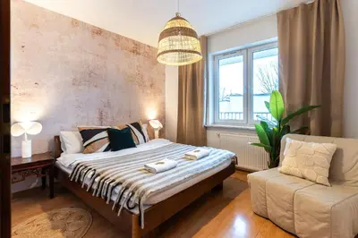 Łóżko lub łóżka w pokoju w obiekcie Warsaw Concierge Saxon Apartment