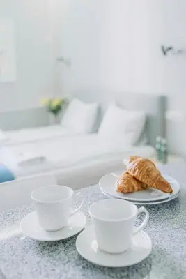 Łóżko lub łóżka w pokoju w obiekcie APARTEL Plac Unii Lubelskiej Studio