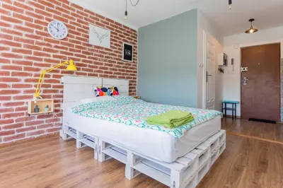 Łóżko lub łóżka w pokoju w obiekcie Apartament Twarda 54-Warszawski Sen