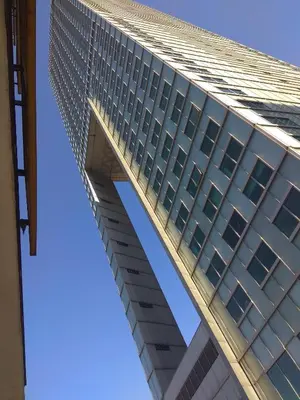 Budynek, w którym mieści się apartament