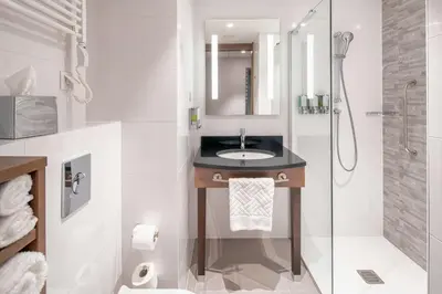 Łazienka w obiekcie Hampton By Hilton Warsaw Mokotow