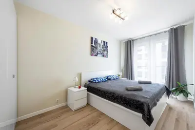 Łóżko lub łóżka w pokoju w obiekcie Warsaw-Aparts Domaniewska