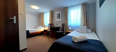 Łóżko lub łóżka w pokoju w obiekcie Astral