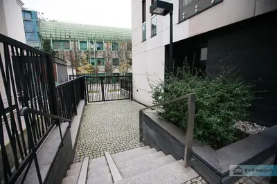 Budynek, w którym mieści się apartament