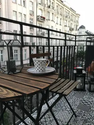 Balkon lub taras w obiekcie Warszawa Hoża