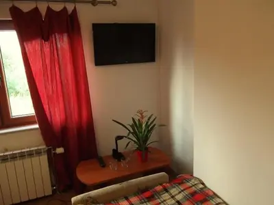 Telewizja i/lub zestaw kina domowego w obiekcie Dworek w Zieleni