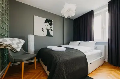 Łóżko lub łóżka w pokoju w obiekcie ShortStayPoland Mokotowska (B60)