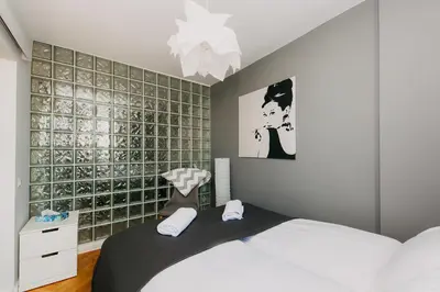 Łóżko lub łóżka w pokoju w obiekcie ShortStayPoland Mokotowska (B60)