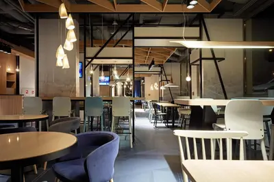 Restauracja lub miejsce do jedzenia w obiekcie B&B Hotel Warszawa-Okęcie