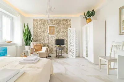 Telewizja i/lub zestaw kina domowego w obiekcie Plac Inwalidów 10 - Aesthetic Apartment by Noclegi Renters