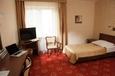 Telewizja i/lub zestaw kina domowego w obiekcie Hotel Arkadia Royal
