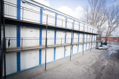 Budynek, w którym mieści się hostel