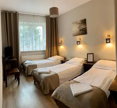 Łóżko lub łóżka w pokoju w obiekcie Hotelik Korona