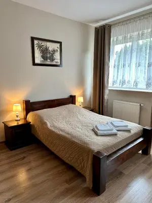 Łóżko lub łóżka w pokoju w obiekcie Hotelik Korona