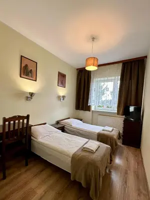 Łóżko lub łóżka w pokoju w obiekcie Hotelik Korona