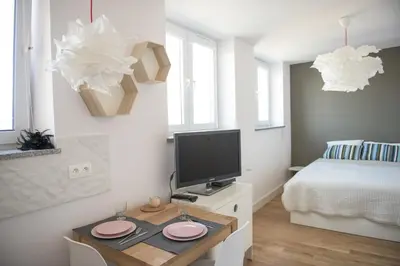 Telewizja i/lub zestaw kina domowego w obiekcie Willow Pillow Nowowiejska