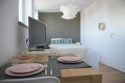 Telewizja i/lub zestaw kina domowego w obiekcie Willow Pillow Nowowiejska