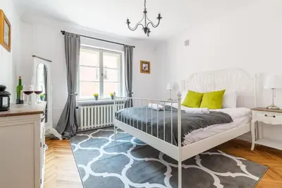 Łóżko lub łóżka w pokoju w obiekcie Old Town Warsaw Senatorska 7 Apartment by Noclegi Renters