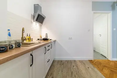 Kuchnia lub aneks kuchenny w obiekcie Old Town Warsaw Senatorska 7 Apartment by Noclegi Renters