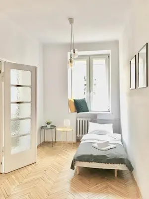 Łóżko lub łóżka w pokoju w obiekcie Chmielna Warsaw Plus