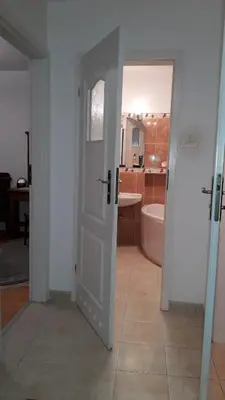 Łazienka w obiekcie miły pokój niedaleko centrum i starego miasta