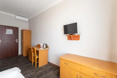 Telewizja i/lub zestaw kina domowego w obiekcie Noclegi Stadion Bed & Breakfast