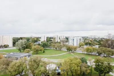 Widok na miasto Warszawa z tego apartamentu