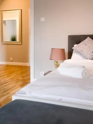 Łóżko lub łóżka w pokoju w obiekcie WHITE RESIDENCE 4rooms - CITY CENTER