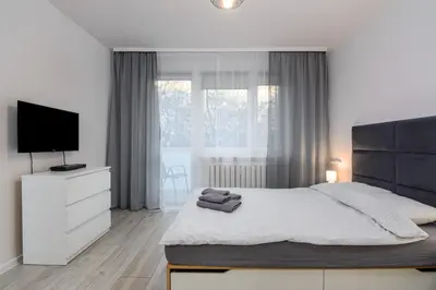 Łóżko lub łóżka w pokoju w obiekcie Andersena Modern B - 10 min CMKP - 5 min Metro - 15 min Center