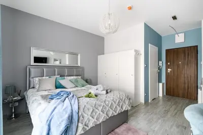 Łóżko lub łóżka w pokoju w obiekcie Aparthotel Pawia Deluxe- 10 min to center