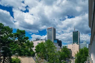 Widok na miasto Warszawa z tego apartamentu
