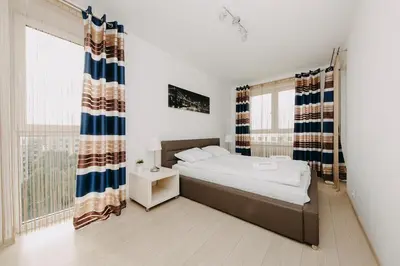 Łóżko lub łóżka w pokoju w obiekcie ShortStayPoland Krakowska (B65)