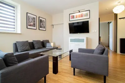 Telewizja i/lub zestaw kina domowego w obiekcie Warsaw Apartments - Apartamenty Wilanów