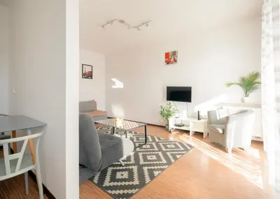 Telewizja i/lub zestaw kina domowego w obiekcie Fresh Green Kabaty apartment 4