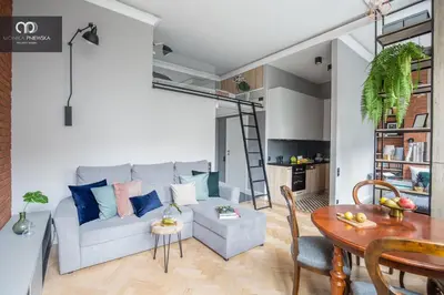 Część wypoczynkowa w obiekcie Loft Przy Placu Zbawiciela by Your Freedom