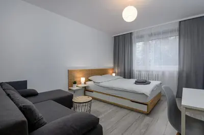 Łóżko lub łóżka w pokoju w obiekcie Andersena Modern A - 10 min CMKP - 5 min Metro - 15 min Center