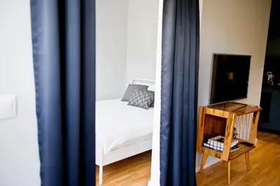 Łóżko lub łóżka w pokoju w obiekcie Apartament Powisle with balcony