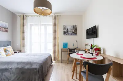 Telewizja i/lub zestaw kina domowego w obiekcie Pawia 51 - Compact Studio by Noclegi Renters