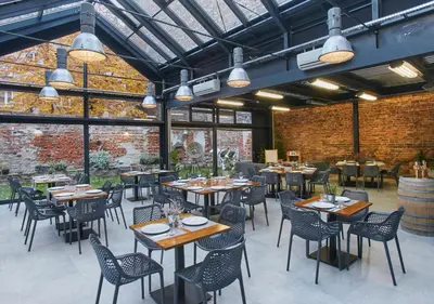 Restauracja lub miejsce do jedzenia w obiekcie ARTHOTEL STALOWA 52