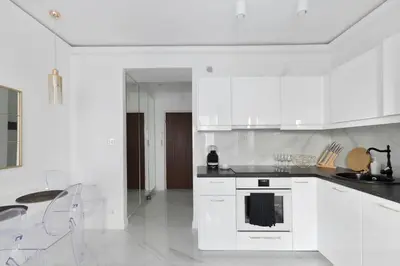 Kuchnia lub aneks kuchenny w obiekcie Grand Theatre Prime Apartment by BookingHost