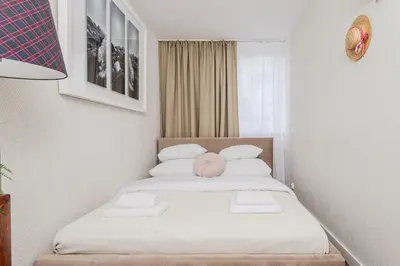 Łóżko lub łóżka w pokoju w obiekcie Grzybowska 5 by P&O Serviced Apartments