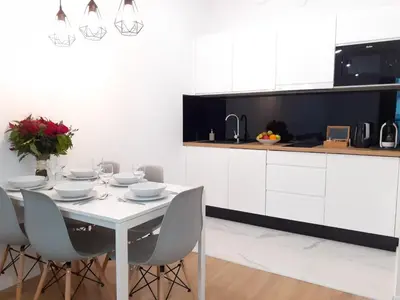 Kuchnia lub aneks kuchenny w obiekcie Vista Residence Spire- Free Underground Parking - City Center - Self Check-in