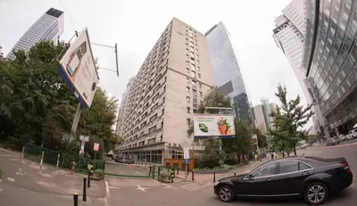 Budynek, w którym mieści się apartament