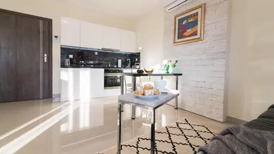 Kuchnia lub aneks kuchenny w obiekcie Aparthotel Koroni Home