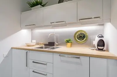 Kuchnia lub aneks kuchenny w obiekcie Mennica Residence Chic Apartment by BookingHost