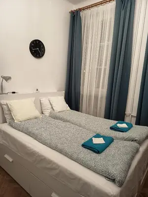 Łóżko lub łóżka w pokoju w obiekcie Przytulny apartament przy Barbakanie