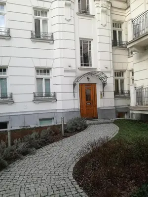 Budynek, w którym mieści się apartament